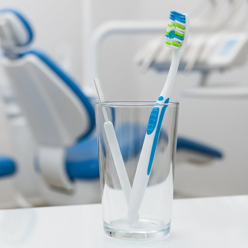Spazzolino e scovolino per l'igiene orale